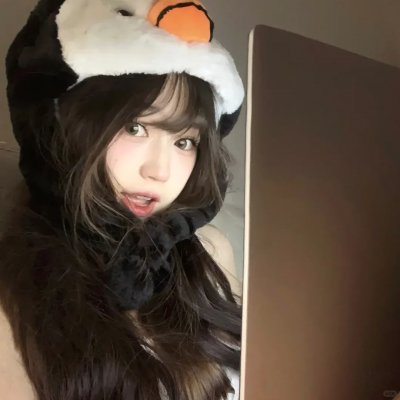 一个唱歌，另一个不唱歌