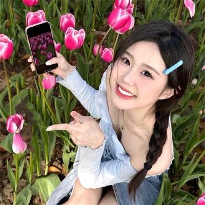 照片中的女孩